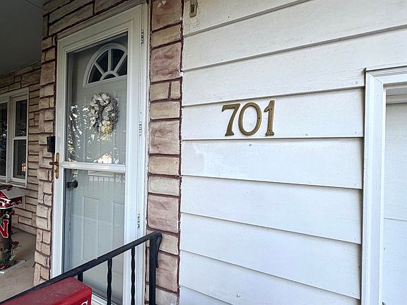 2nd image of 701 17th St
