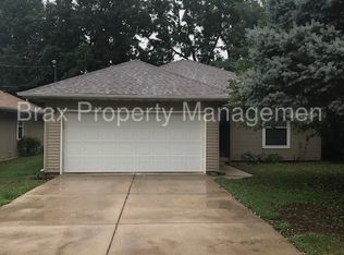 1720 S Robberson Ave, Springfield, MO 65807