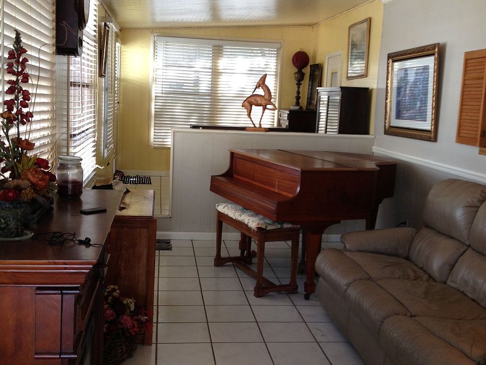 1st image of 523 Golden Oaks Ln