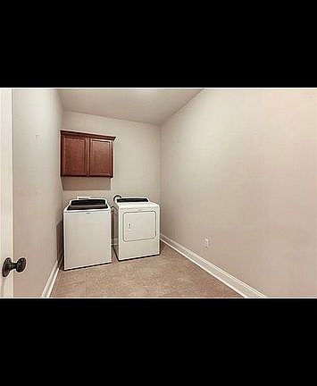 4th image of 871 Woodsprings Ct