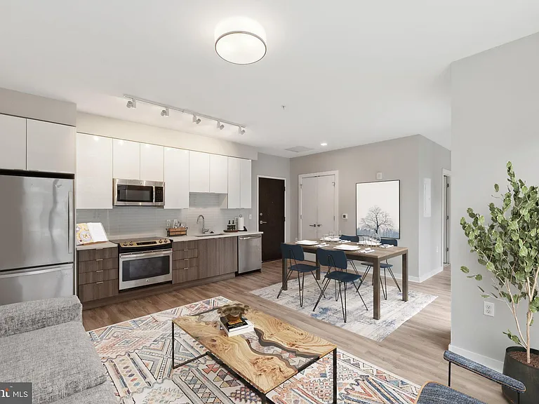 911 2nd St NE #207 — Photo 5