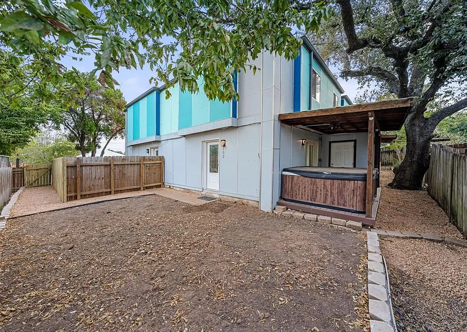 2806 Skyway Cir #101