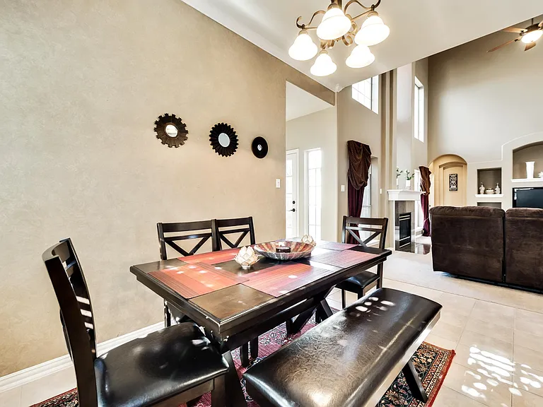 Breakfast Nook / Informal Dining