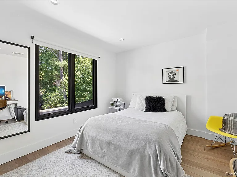 112 Huntington Rd — Photo 16