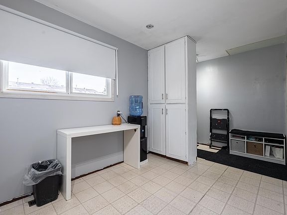 3rd image of 1346 Lakewood Rd W