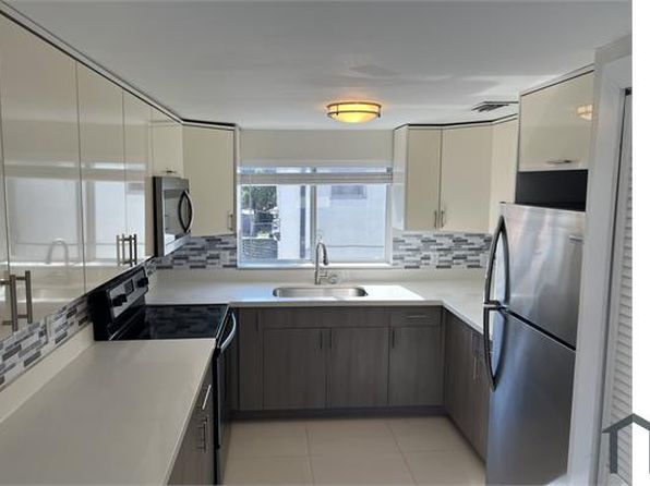 1059 SW 3rd St APT 4