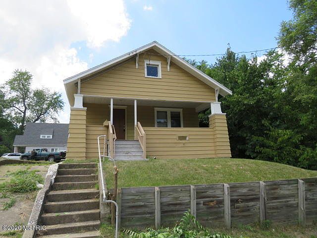 1st image of 70 Meachem Ave