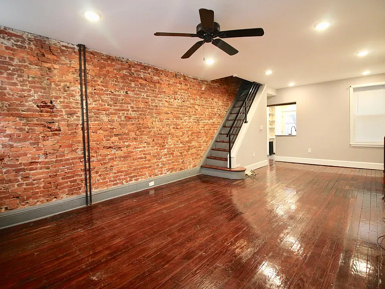 3055 Braddock St — Photo 2