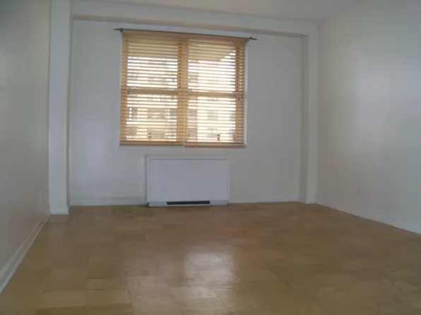 225 Saint Pauls Avenue image 8 of 21