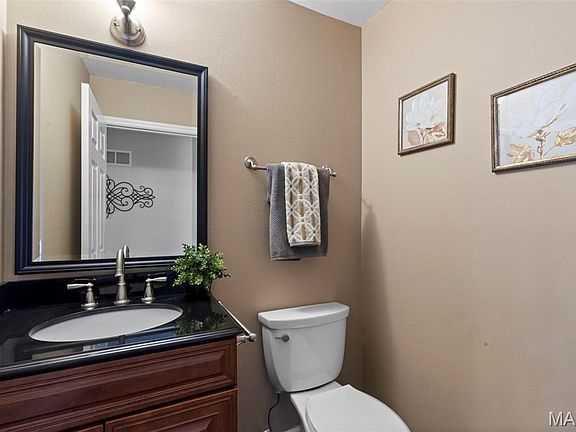 4th image of 442 Royalwood Dr