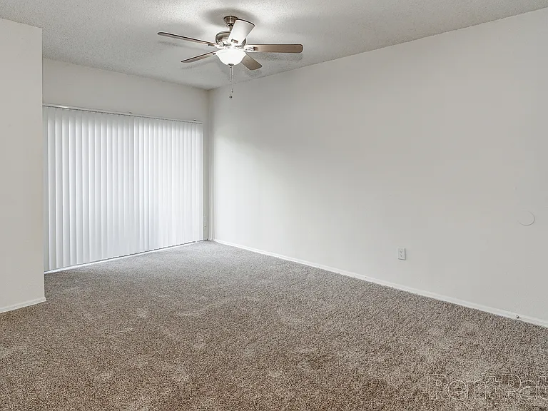 Waterford Point Apartments — Photo 24