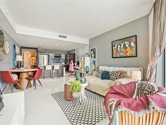 3rd image of 1900 N Bayshore Dr APT 2706
