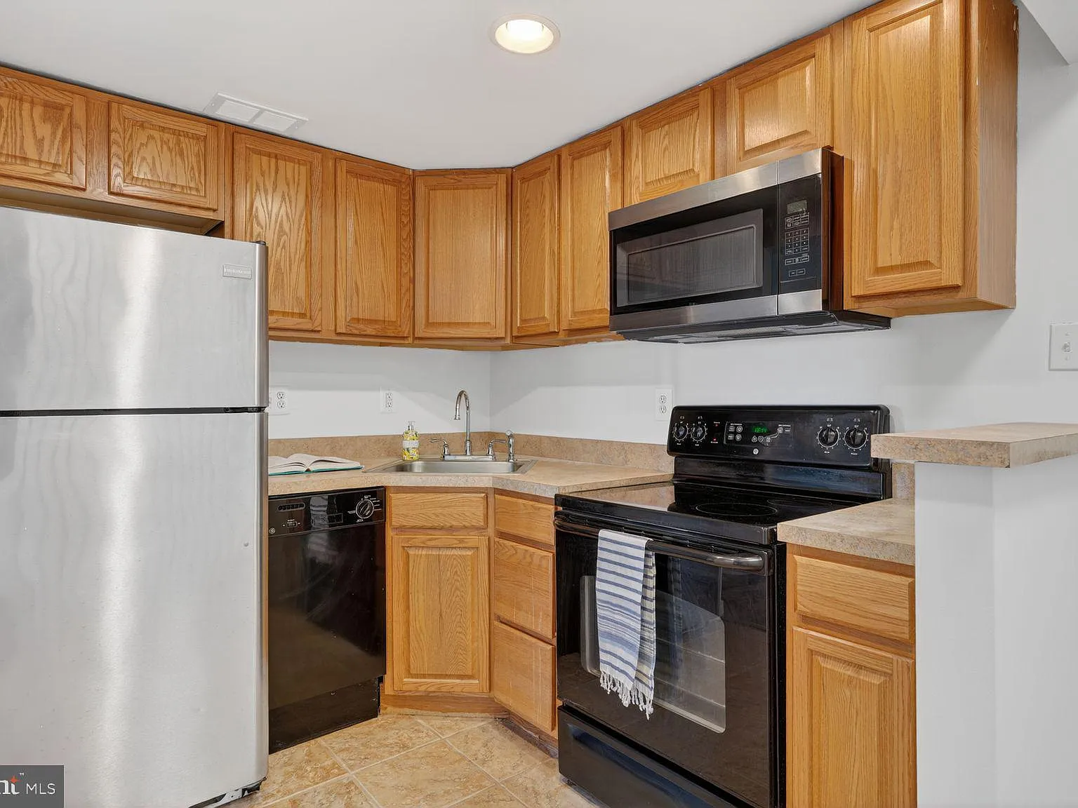 Studio, 550 sqft, $1,550 — Photo 2