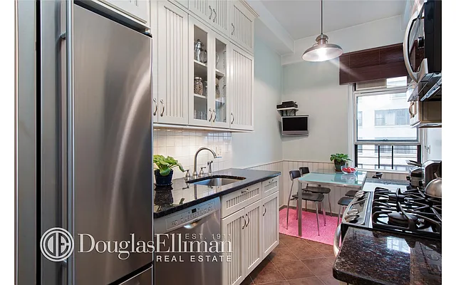 Sold by Douglas Elliman | media 10