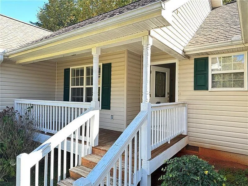 3 bed, 2.0 bath, 1575 sqft, $2,200 — Photo 2