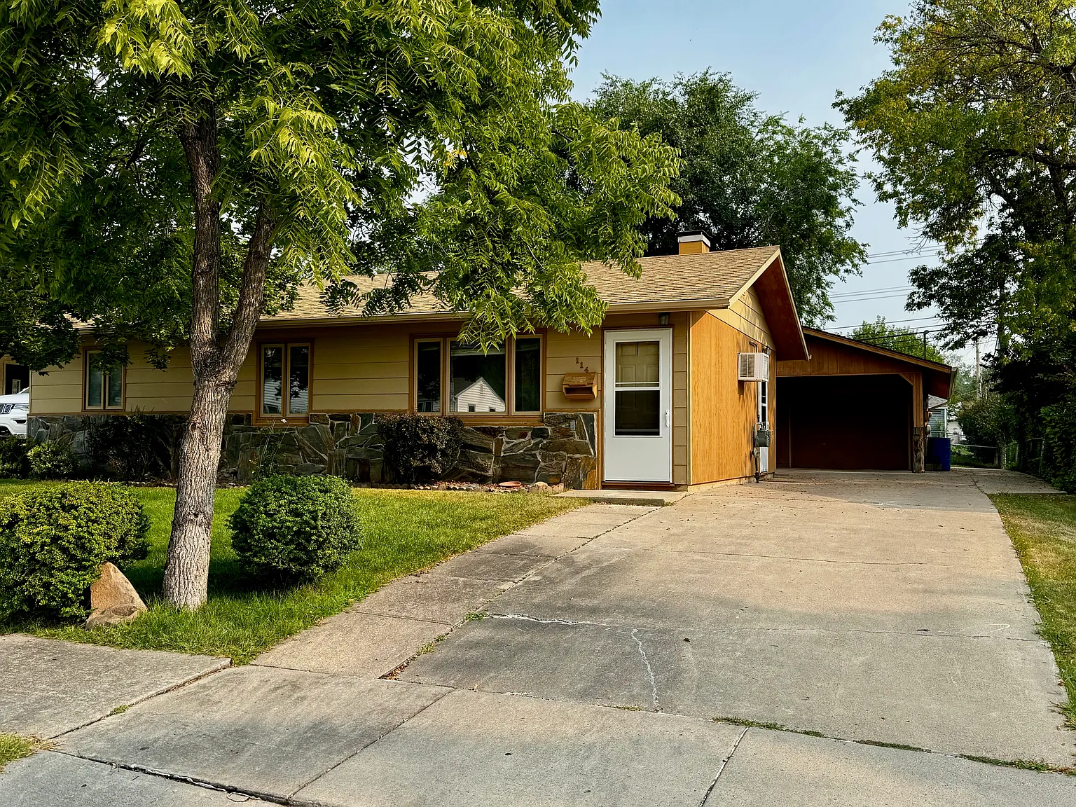 3 bed, 912 sqft, $1,650 — Photo 2