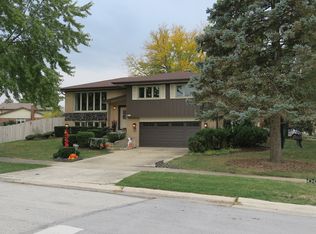 15441 Maple Ct, Oak Forest, IL