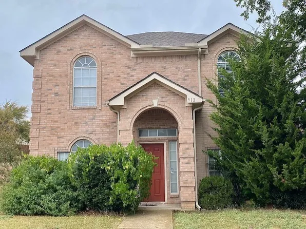 912 Walters Dr, Cedar Hill, TX 75104