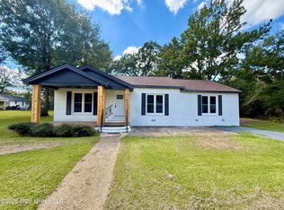 108 Lamar St, Crystal Springs, MS 39059