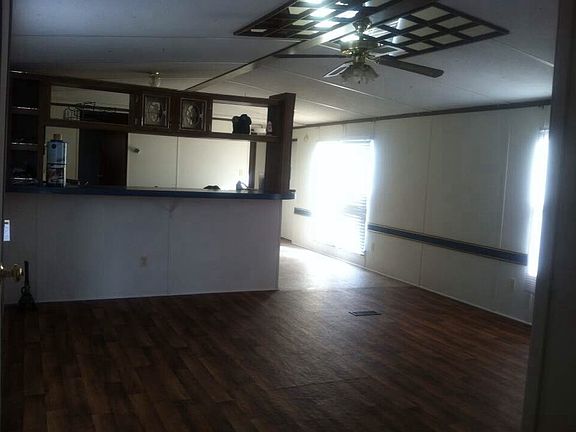 3rd image of 206 Redbud Dr