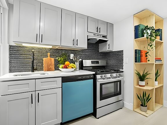5th image of 425 E 12th St #1E