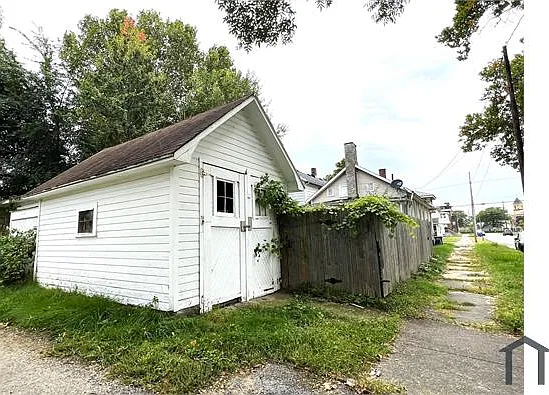 2020 Walnut St — Photo 13