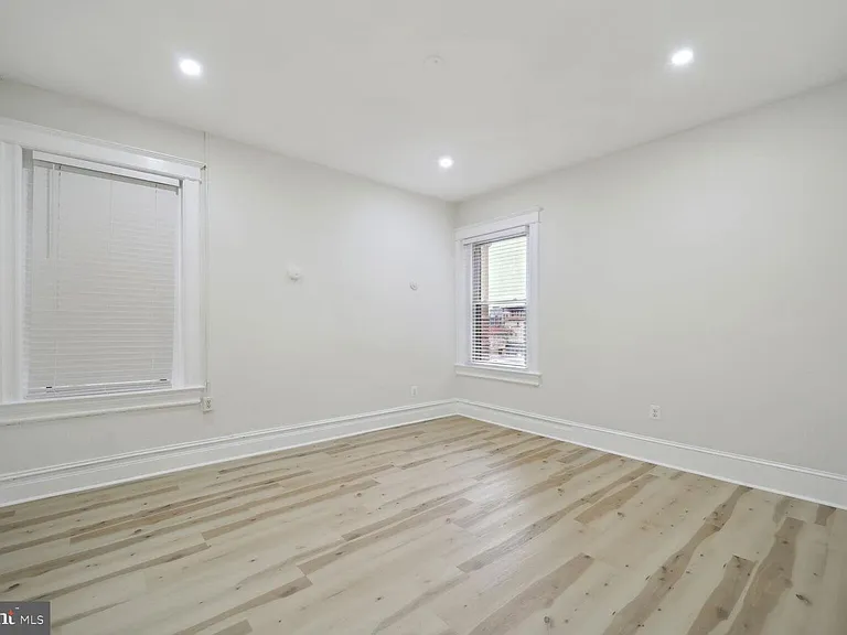 1921 19th St NW #20 — Photo 16