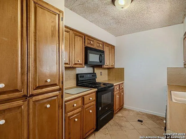 3 bed, 1367 sqft, $1,700 — Photo 3