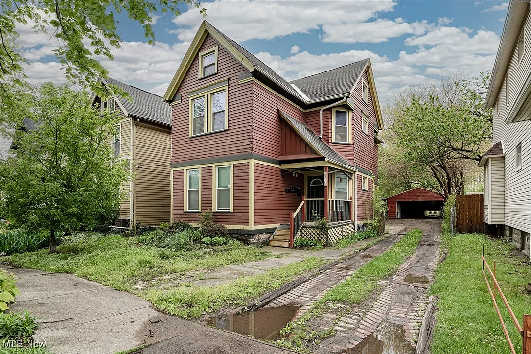 2017 Clover Ave photo 1