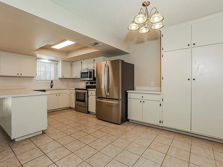 2915 E Dolphin Ave — Photo 5