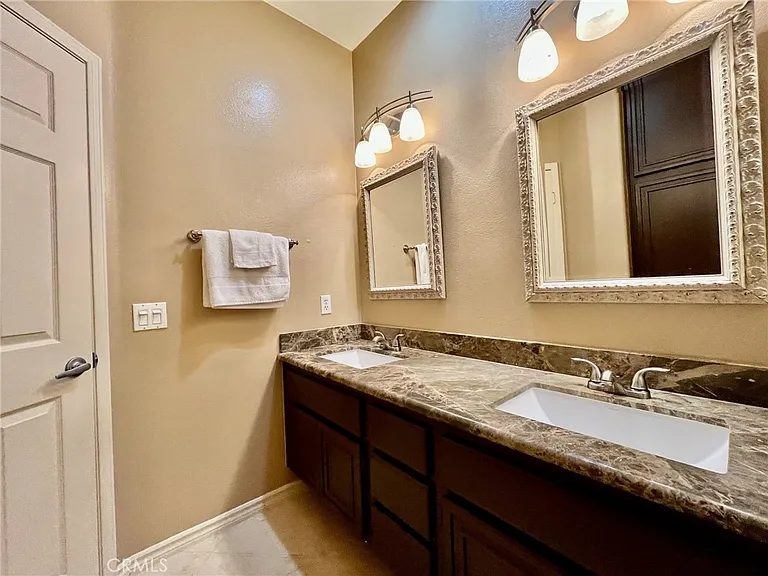 26465 La Traviata — Photo 28