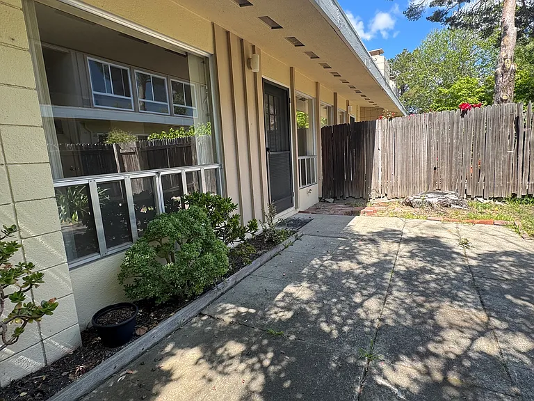 Southshore Gardens Apartments — Photo 10