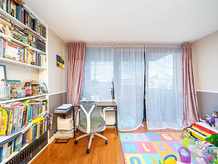 700 Grove St #4V — Photo 10