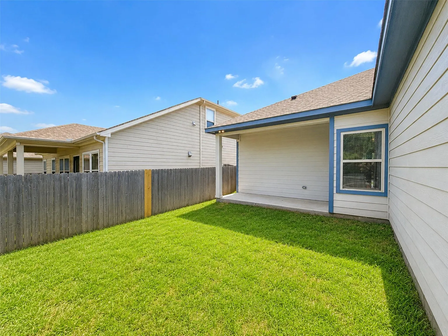 124 Canales Circle — Photo 2