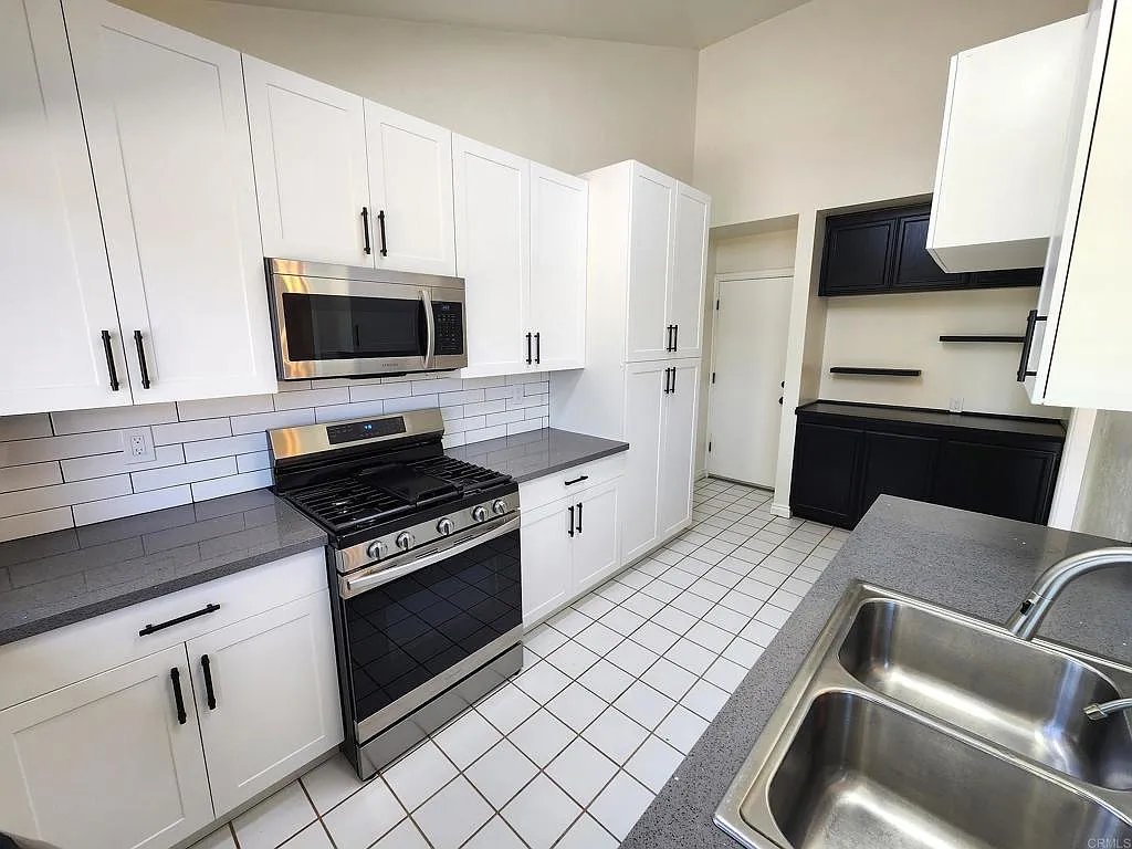 4 bed, 2.0 bath, 1736 sqft, $4,600 — Photo 4