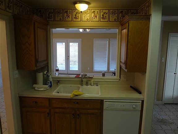 5th image of 8120 Heatherbrook Trl