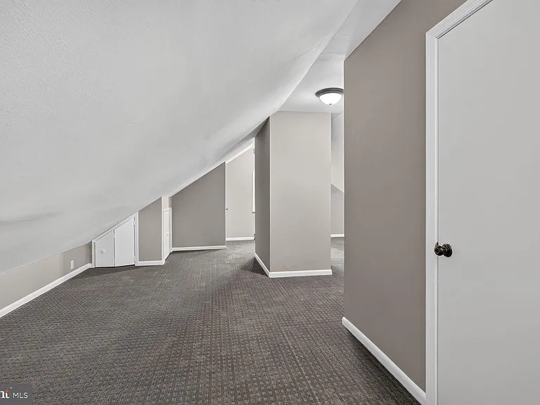 7215 Rollingwood Dr — Photo 22