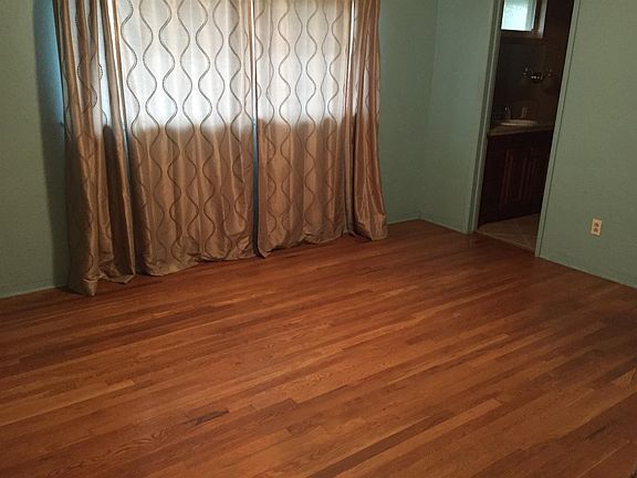 3rd image of 526 Willis Ave