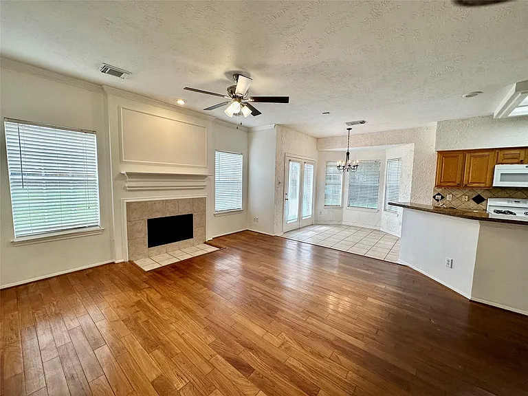 1414 Diamond Brook Dr — Photo 7