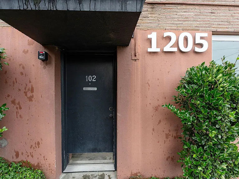 1205 SW Cardinell Dr #102 — Photo 29