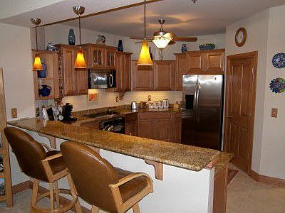 Breakfast Bar and Kitchen