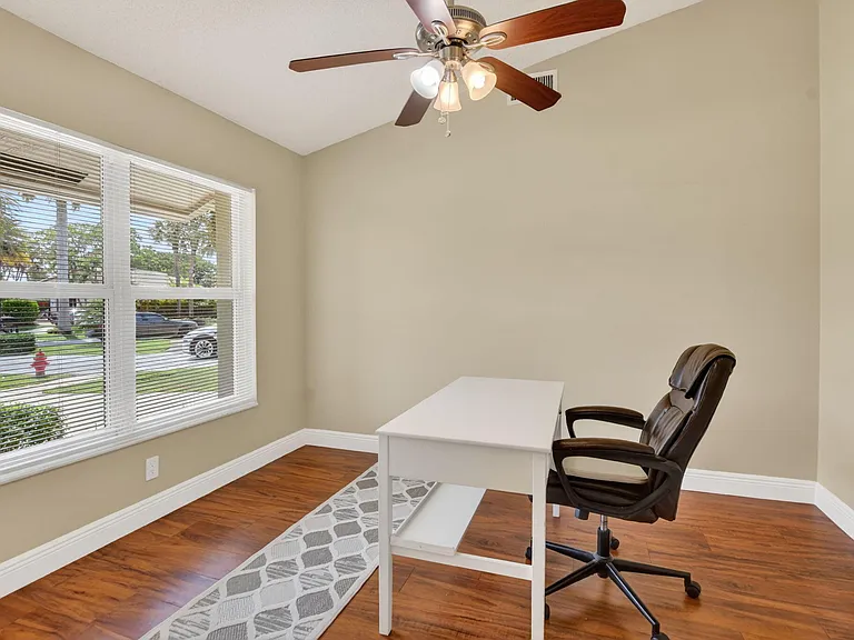 10065 Camelback Ln — Photo 33