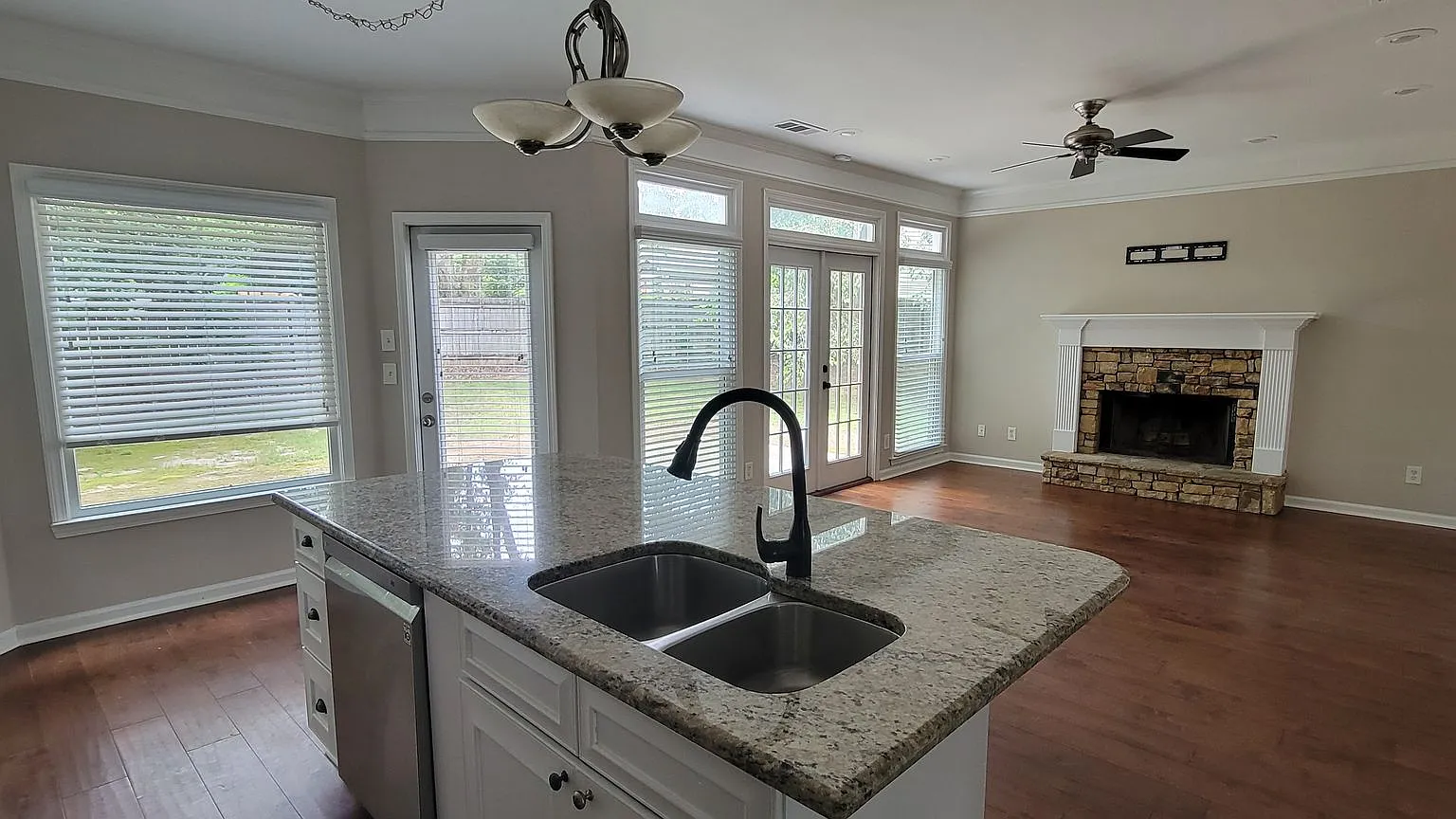 Fantastic Schools! Convenient location! — Photo 2