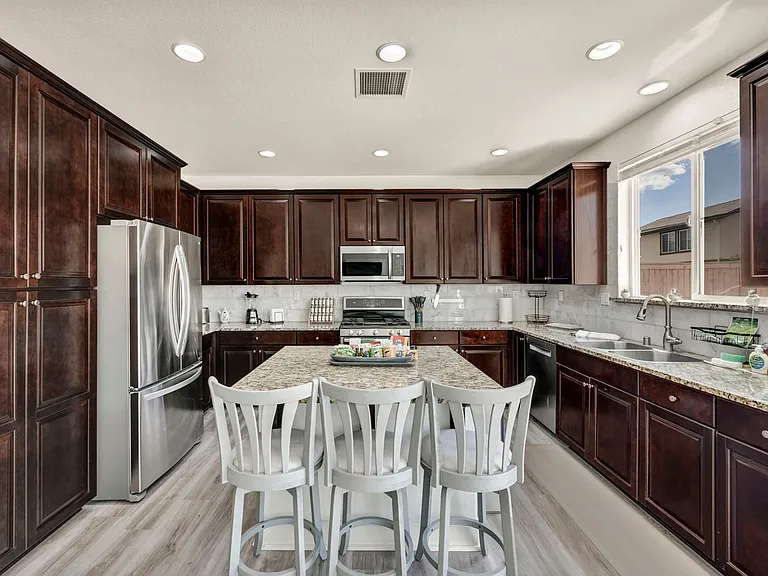10677 Foxberry Park Dr — Photo 7