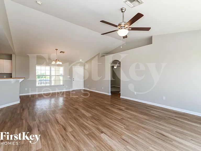2232 NW 9th Ter — Photo 4