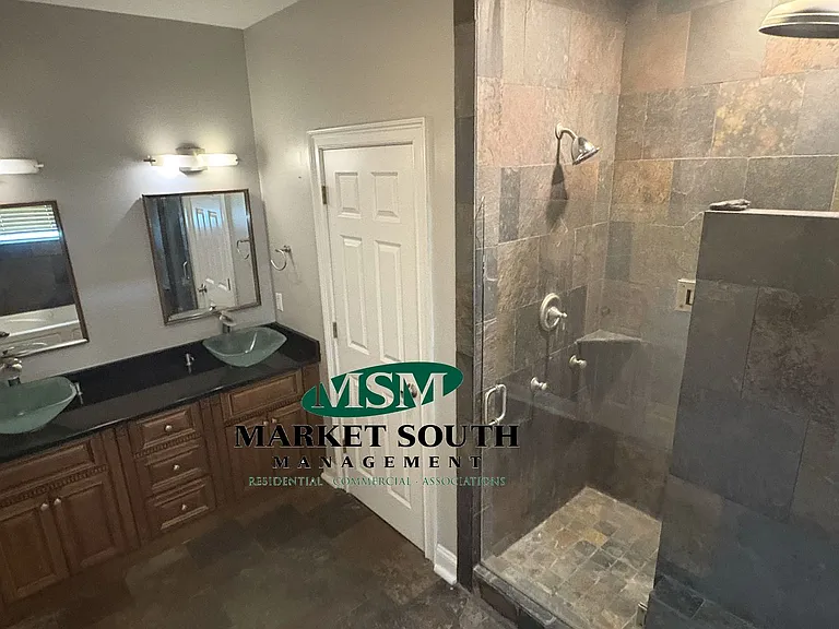 518 W 37th St — Photo 15