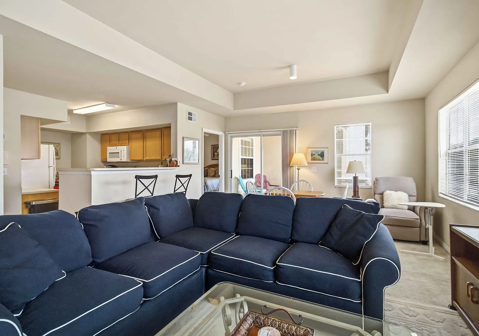 Beautiful Furnished 1-Bedroom, 2-Bathroom Condo Available NOW for Annual Lease — Photo 4