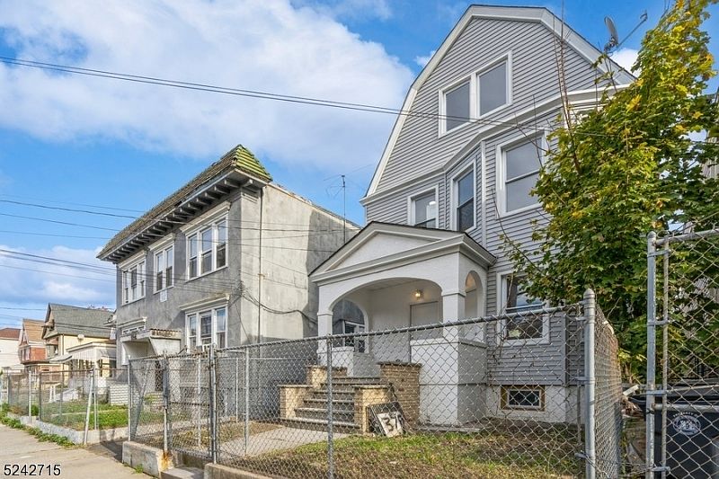 1st image of 378 Sandford Ave