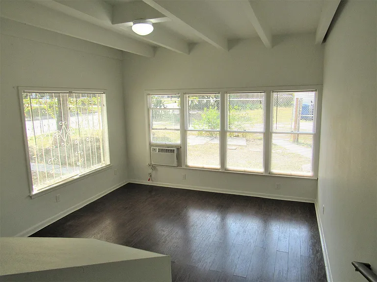 454 Bailey Ave — Photo 9