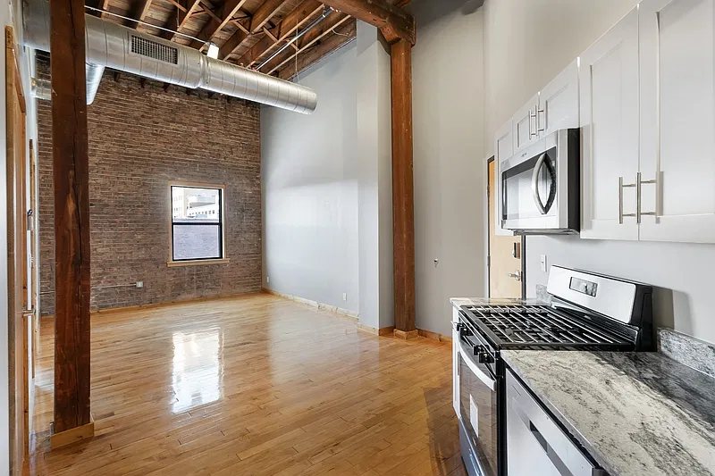 1 bed, 1.0 bath, 1089 sqft, $1,208 — Photo 1
